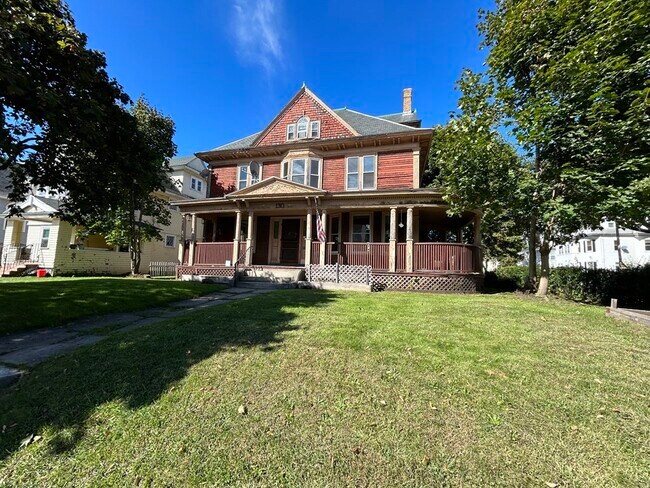 Primary Photo - 130 Vernon St