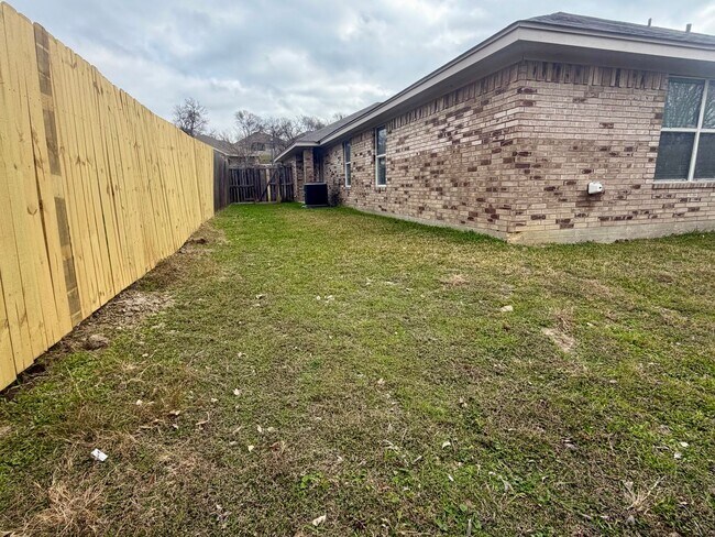 Building Photo - 608 Olaf Dr