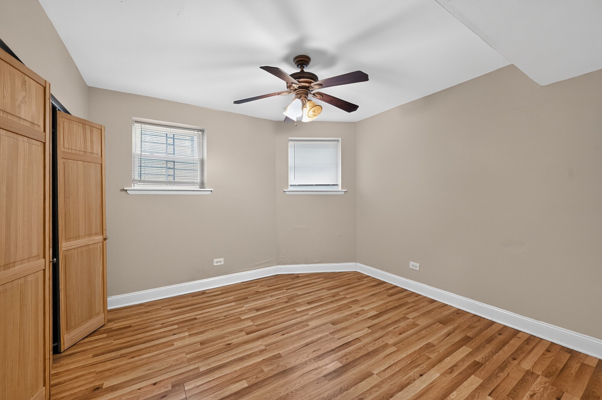 Building Photo - 1516 W Farwell Ave