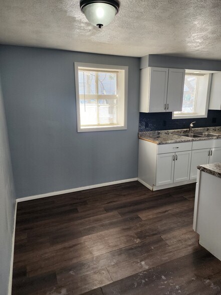 Building Photo - 609 N Prairie Ave