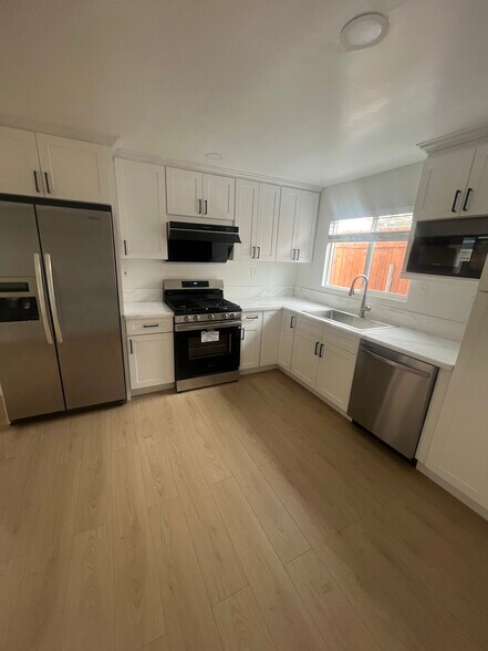 Building Photo - 1353 N Toledo Way