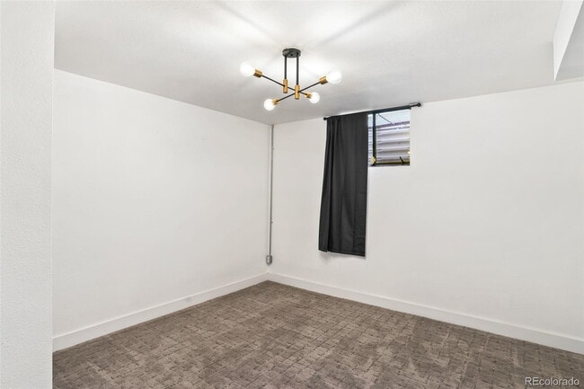 Building Photo - "Spacious 5-Bedroom Gem with 3 Full Baths in Arvada"