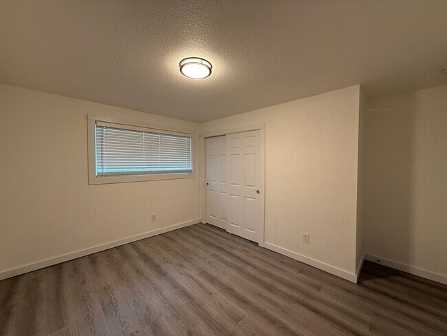 Building Photo - Weber - Seaside