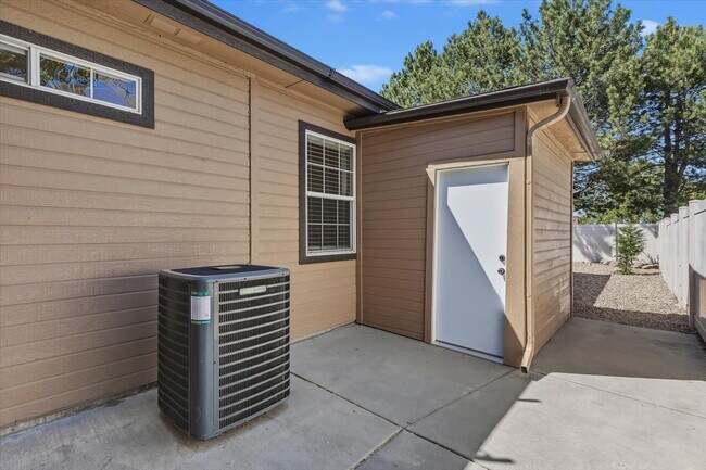 Building Photo - Fantastic 3-bed, 2.5 bath single level home near Downtown Star