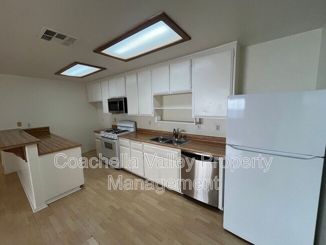 Building Photo - 32244 Navajo Trail