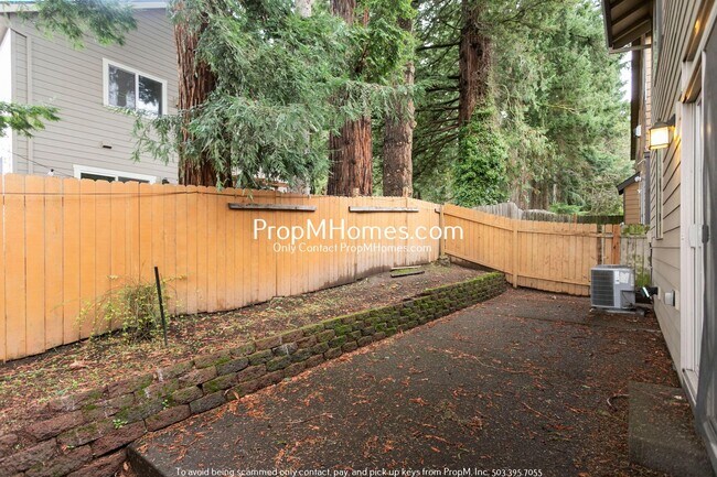 Building Photo - Updated Three Bedroom Gem in Bethany!