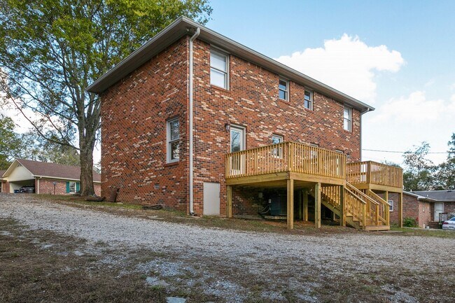 Building Photo - 1023 Chickasaw Trail