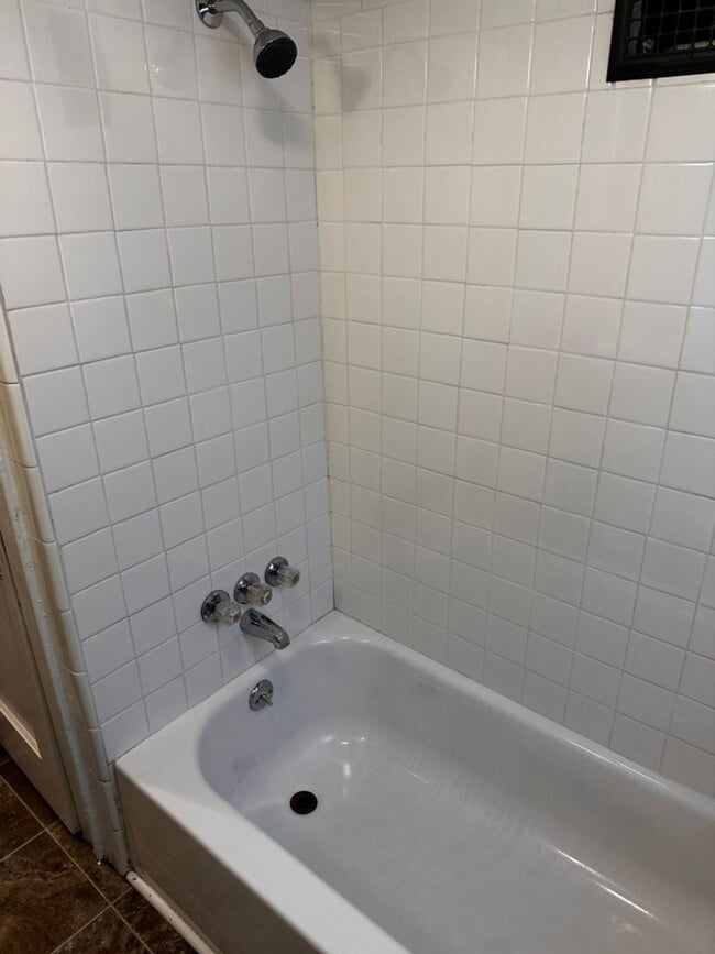 Building Photo - East Nashville 4 Bedroom