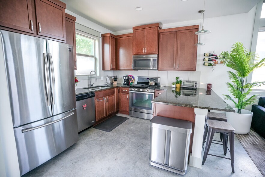 Building Photo - 8500 Bowling Green Dr