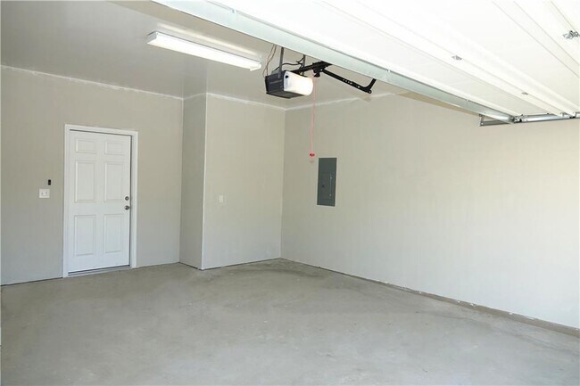 Building Photo - 10205 Forest Grove Dr