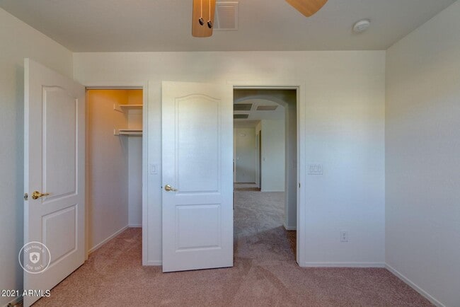 Building Photo - Gorgeous 4 Bed 3 Bath 3 Car home in Peoria with community Pool