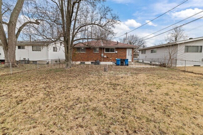 Building Photo - 11809 Bridgevale Ave