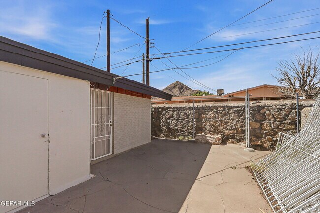 Building Photo - 2801 Polk Ave