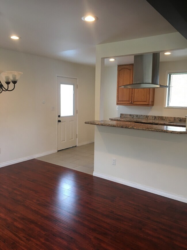 Building Photo - Single story 3 bed, 2 bath home with RV Ac...