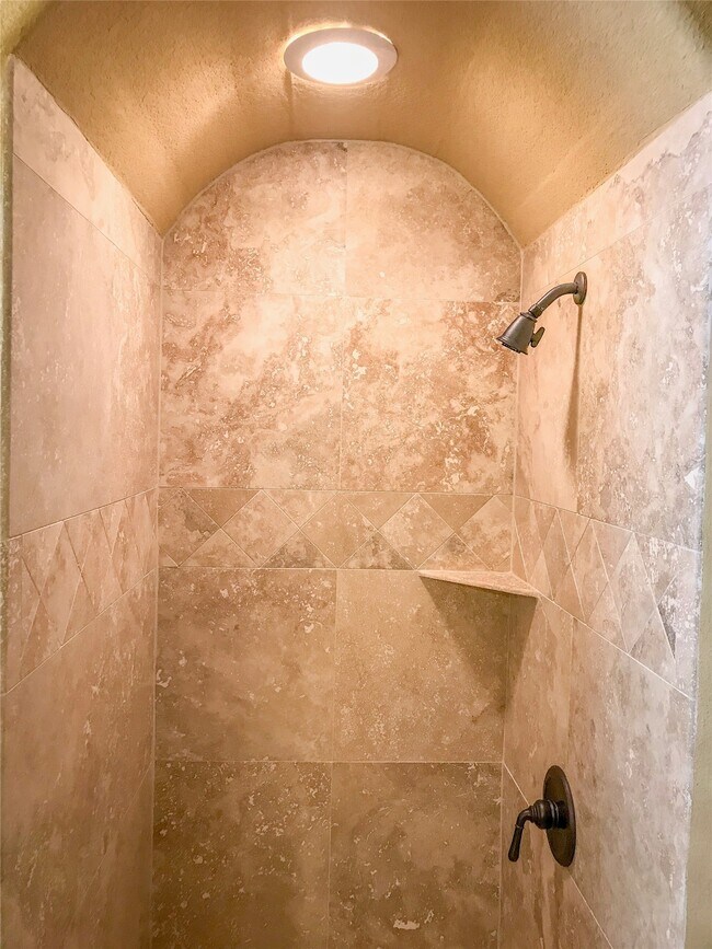 Building Photo - 1432 W 21st St