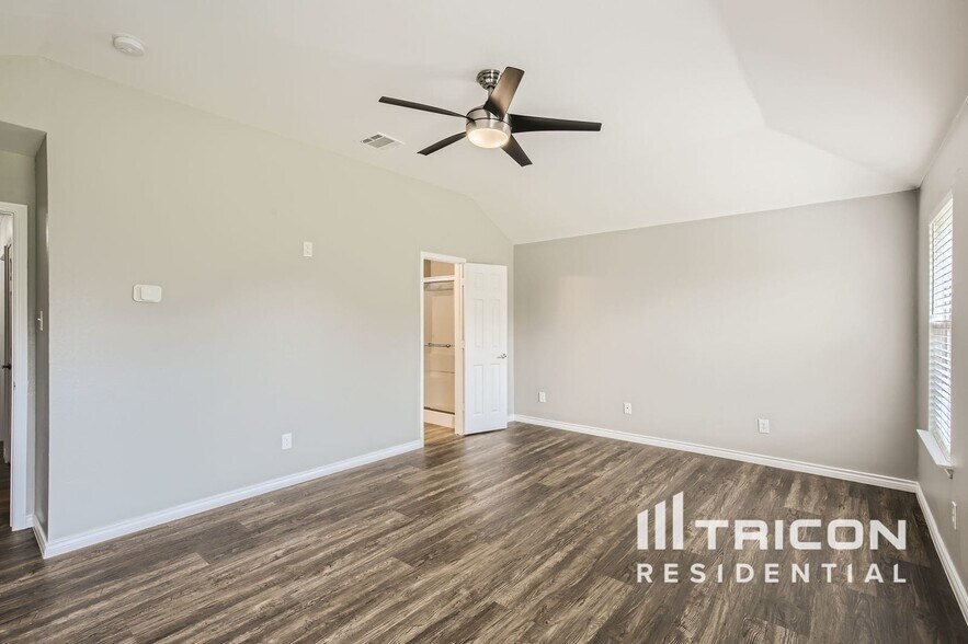 Building Photo - 2716 Mockingbird St