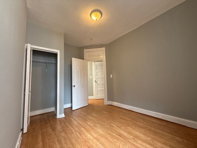 Building Photo - Spacious 4 Bedroom House in Baltimore