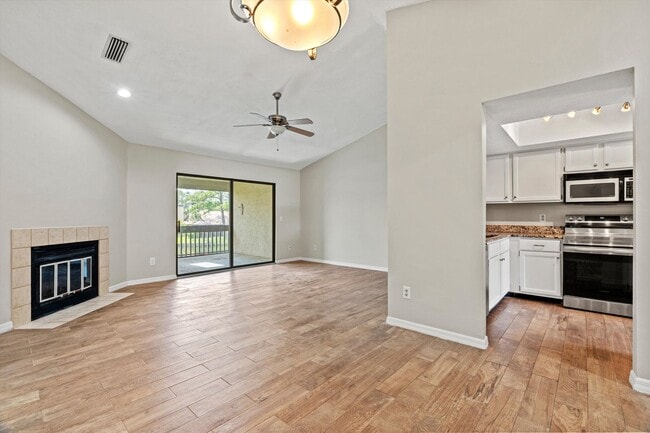 Building Photo - Beautiful Condo