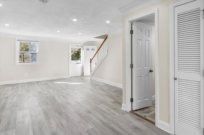 Building Photo - 8 Captain Cook Ln