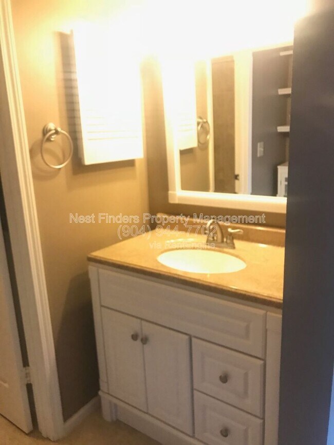 Building Photo - 7623 Baymeadows Cir W