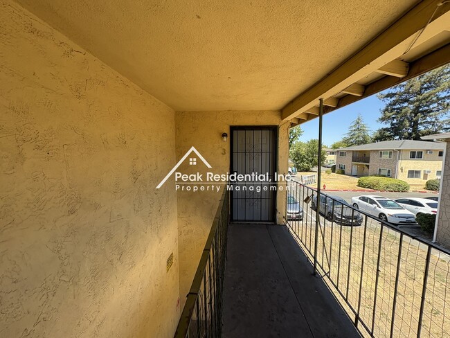Building Photo - 4536 Ashcroft Ave