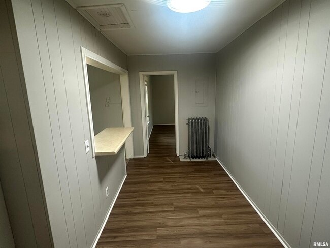 Building Photo - 405 S Main St