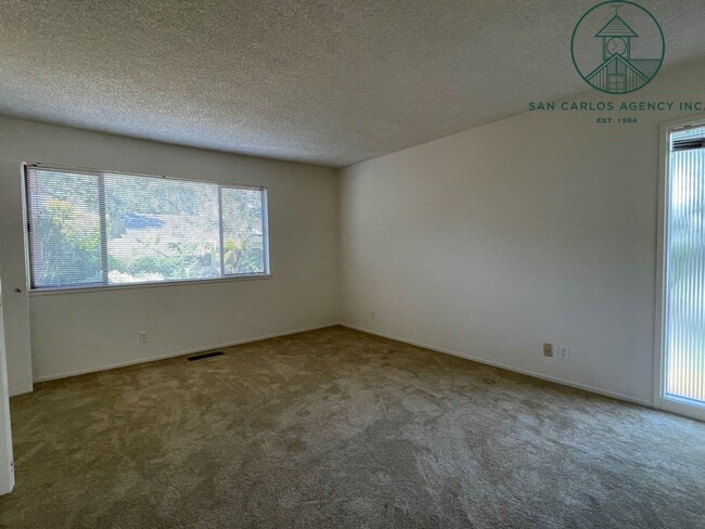 Building Photo - Two Bed Home in Country Club Gate Community