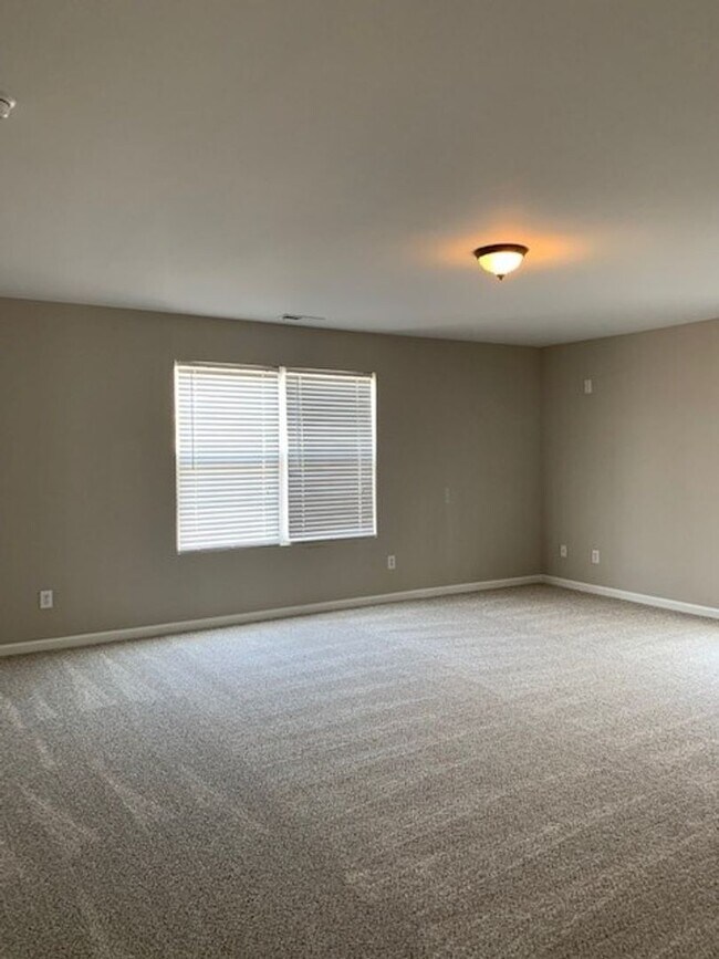 Building Photo - Location, Community, Quality Living. It Starts Here in Holly Glen! Limited-Time Offer: Get 1 Mont...