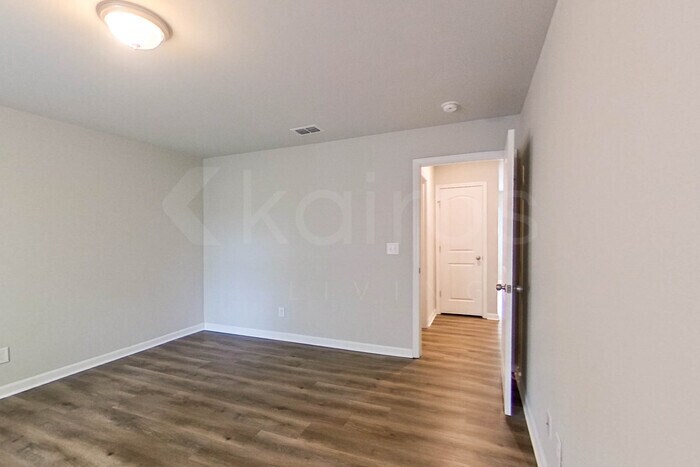Building Photo - 216 York Ln