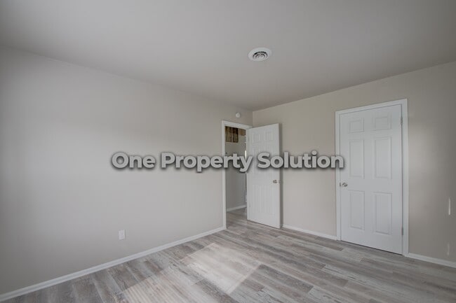 Building Photo - 1062 Hovey St