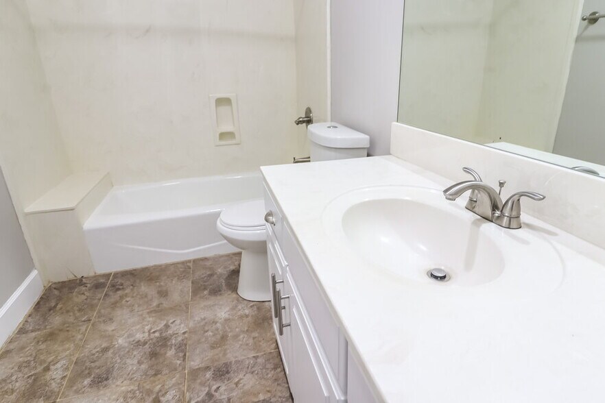 Building Photo - 1001 Saddlecreek Pkwy