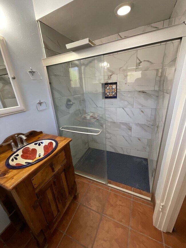 Building Photo - Eastside home with privacy on cul-de-sac
