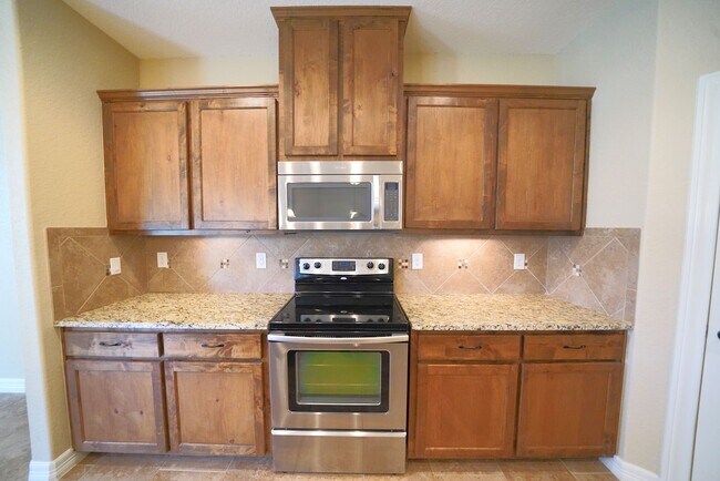 Building Photo - Beautiful Selma Living. Realtor Commission: $500