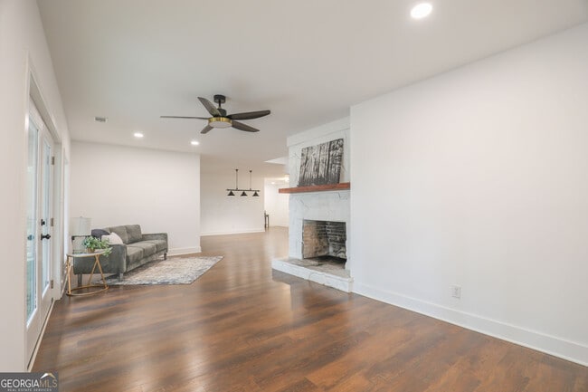 Building Photo - 212 Southland Dr