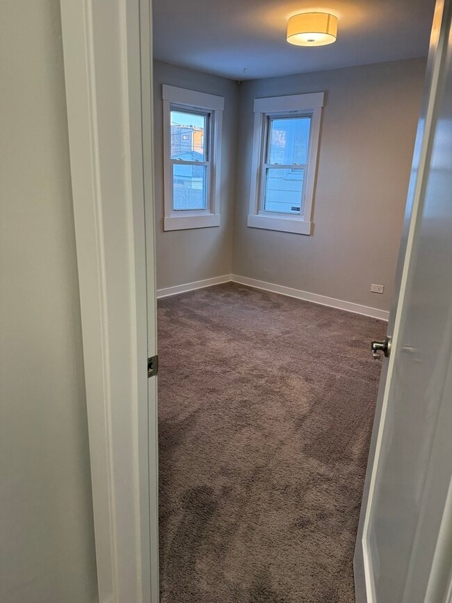 Building Photo - 1172 S Grove Ave