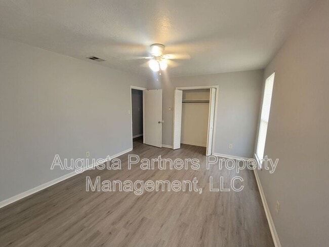 Building Photo - 4536 Hillside Dr