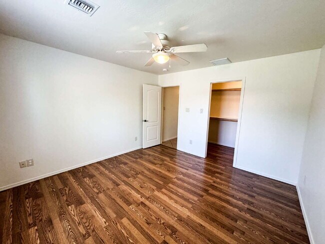 Building Photo - For Rent: 3-bedroom, 2-bathroom home in Barkley Ranch