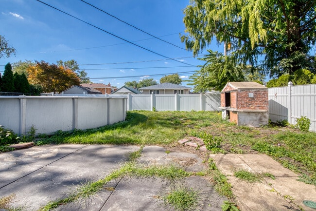 Building Photo - 9212 McVicker Ave