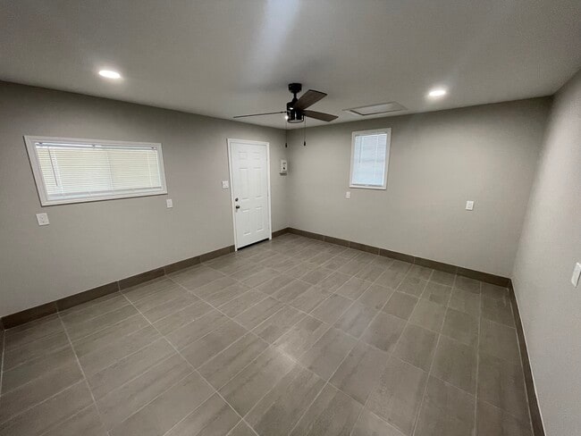Building Photo - 2832 Cherrywood Ave