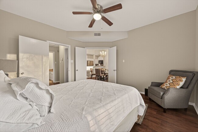 Building Photo - 2211 S Braeswood Blvd