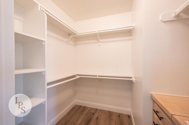 Building Photo - Fresno CUSD Home, 4BR/3BA, Newly Remodeled...