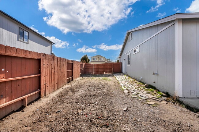 Building Photo - 17765 Oakview Ct