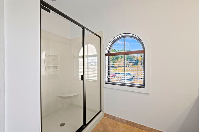 Building Photo - 475 Cuscowilla Dr