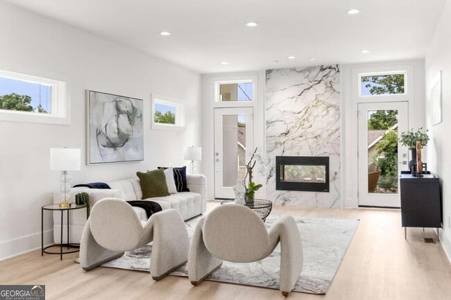 Building Photo - 24 Hutchinson St NE