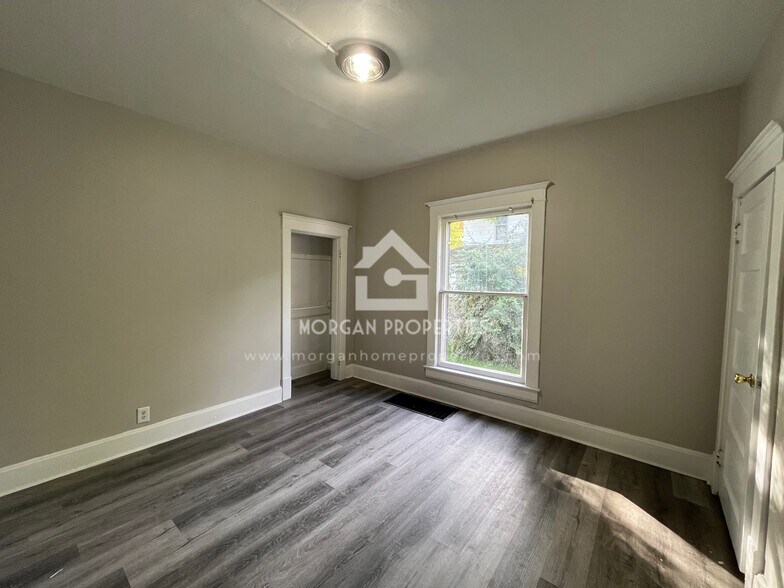 Building Photo - 225 N 10th St