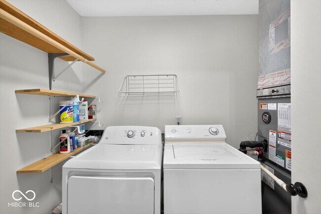 Building Photo - 2410 Dell Zell Dr
