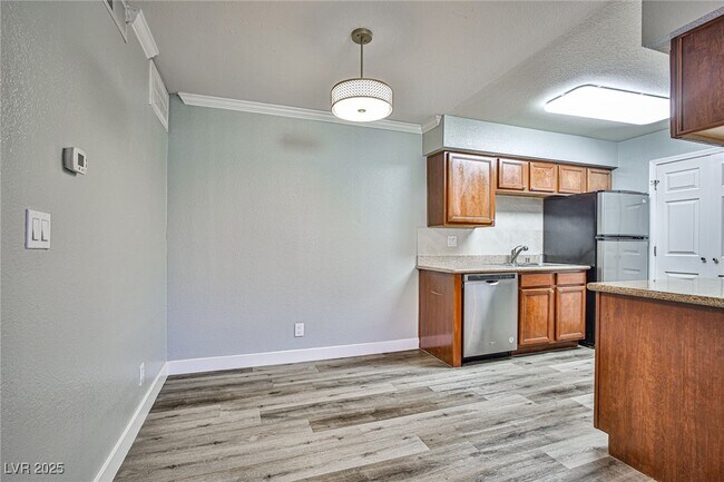 Building Photo - 3135 S Mojave Rd