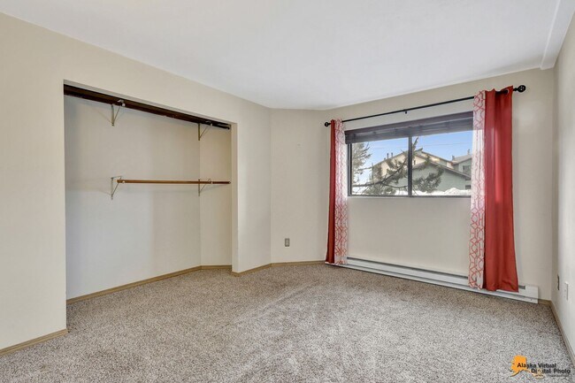 Building Photo - 2201 Romig Pl