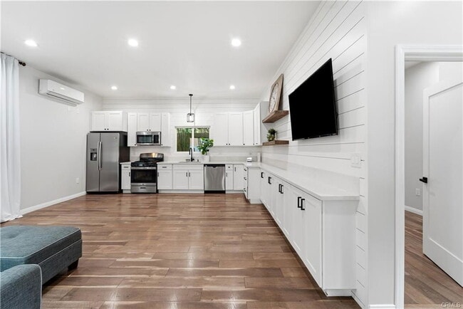 Building Photo - 5702 Donna Ave