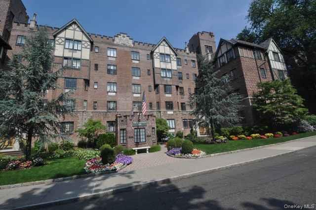 Building Photo - 155 Garth Rd